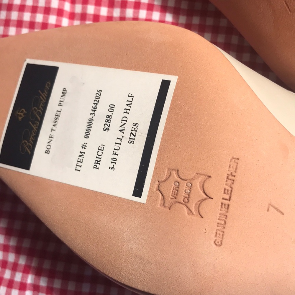 Brooks Brothers Bone Tassel Pump - Picture 4 of 8